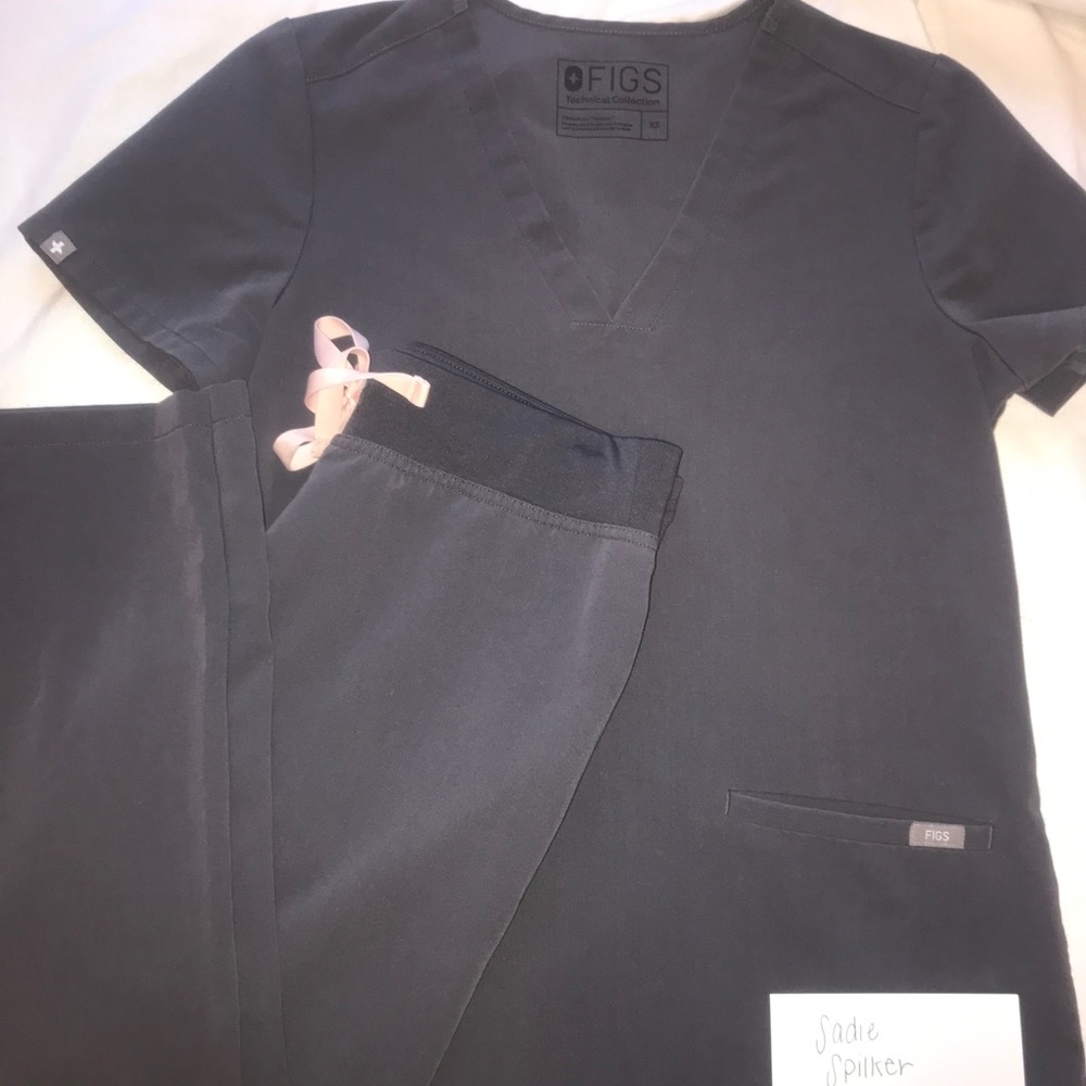 Xs charcoal gray figs scrubs set💕